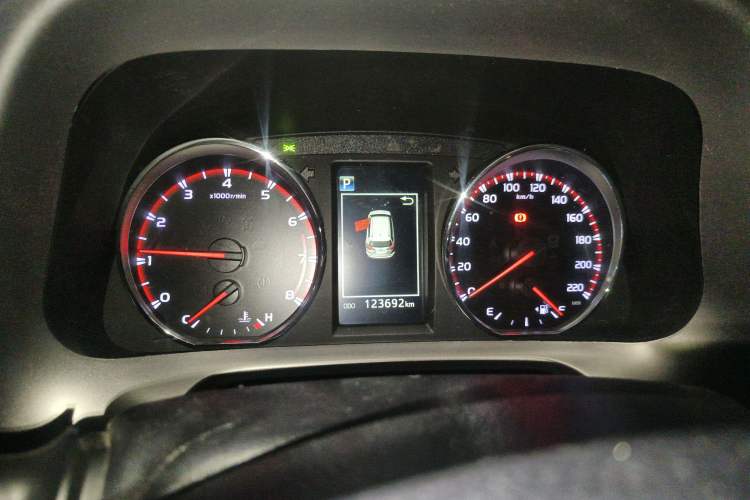 Used Toyota RAV4 2019 2.0L CVT Two-Wheel Drive Fashion X Limited Edition China VI Standard Instrument Cluster