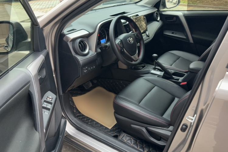 Used Toyota RAV4 2019 2.0L CVT Two-Wheel Drive Pioneer Edition China V Standard Interior 2