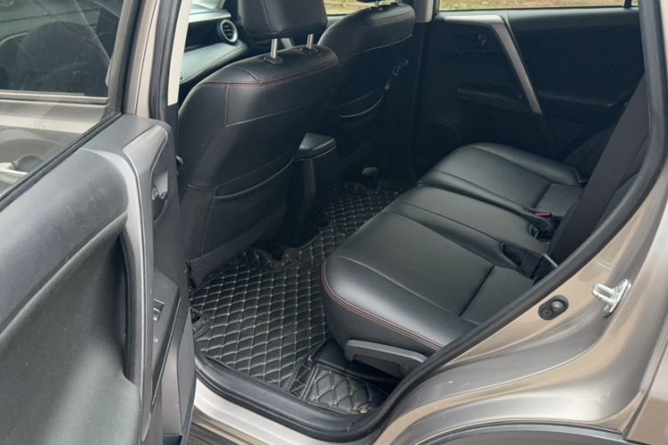 Used Toyota RAV4 2019 2.0L CVT Two-Wheel Drive Pioneer Edition China V Standard Interior 3
