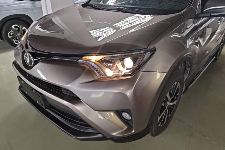 Used Toyota RAV4 2019 2.0L CVT Two-Wheel Drive Luxury Version China VI Standard Left Front Headlight
