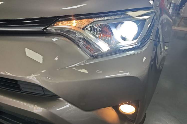 Used Toyota RAV4 2019 2.0L CVT Two-Wheel Drive Pioneer Edition China VI Standard Left Front Headlight