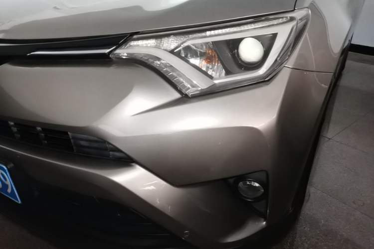 Used Toyota RAV4 2019 2.0L CVT Two-Wheel Drive Luxury Version China VI Standard Left Front Headlight