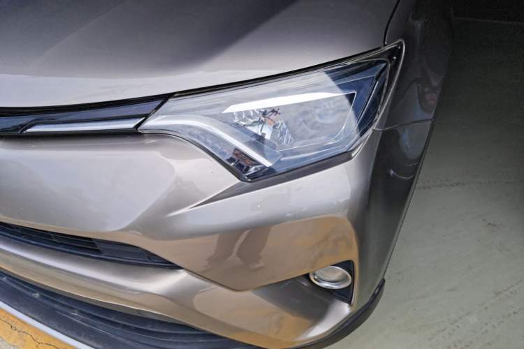 Used Toyota RAV4 2019 2.0L CVT Two-Wheel Drive ZhiShang Version China VI Standard Left Front Headlight