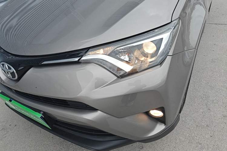 Used Toyota RAV4 2019 2.0L CVT Two-Wheel Drive Comfort Edition China VI Standard Left Front Headlight