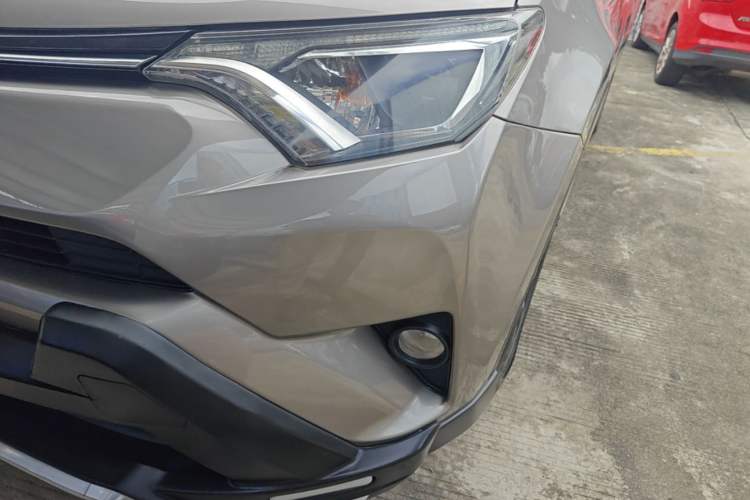 Used Toyota RAV4 2019 2.0L CVT Two-Wheel Drive Luxury Version China VI Standard Left Front Headlight
