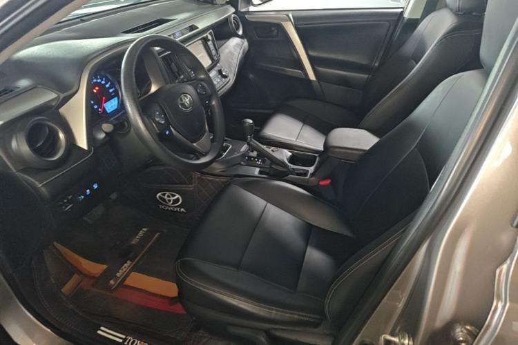 Used Toyota RAV4 2019 2.0L CVT Two-Wheel Drive Luxury Version China VI Standard Left Front Seat