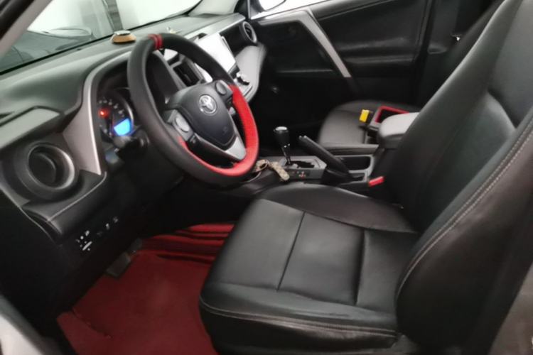 Used Toyota RAV4 2019 2.0L CVT Two-Wheel Drive Luxury Version China VI Standard Left Front Seat