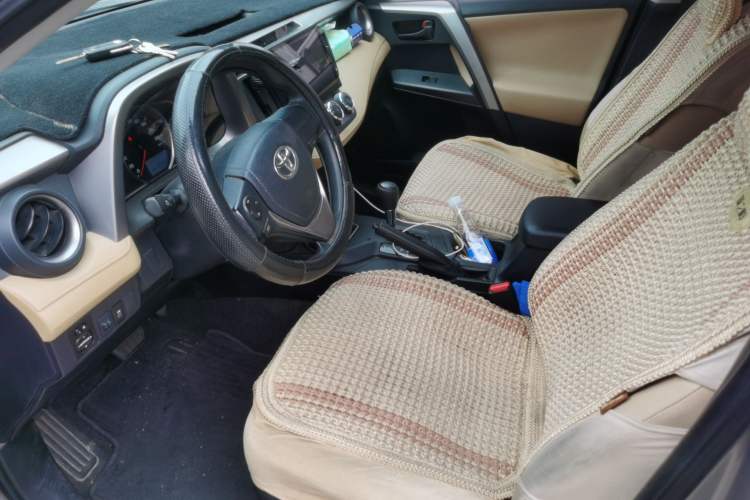 Used Toyota RAV4 2019 2.0L CVT Two-Wheel Drive Urban Edition China VI Standard Left Front Seat