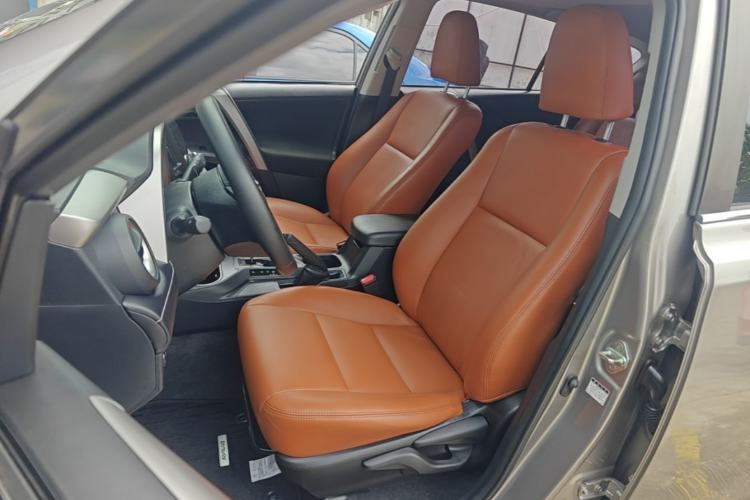 Used Toyota RAV4 2019 2.0L CVT Two-Wheel Drive Luxury Version China VI Standard Left Front Seat