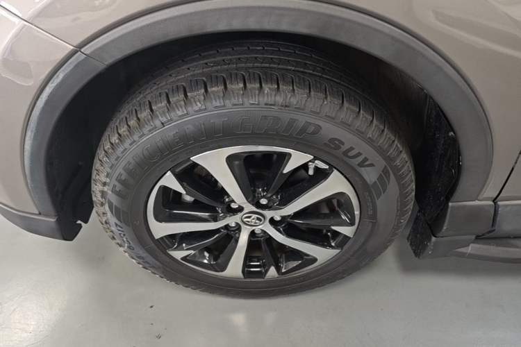 Used Toyota RAV4 2019 2.0L CVT Two-Wheel Drive Pioneer Edition China VI Standard Left Front Wheel Hub