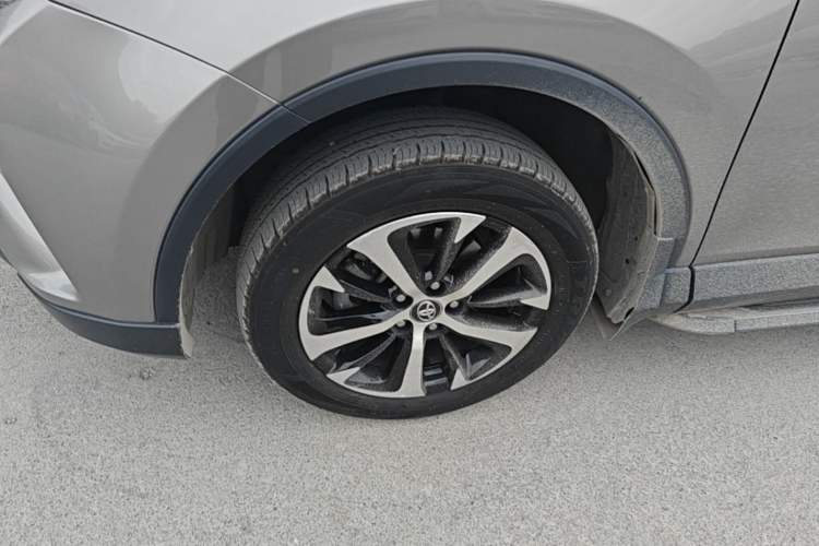 Used Toyota RAV4 2019 2.0L CVT Two-Wheel Drive Comfort Edition China VI Standard Left Front Wheel Hub