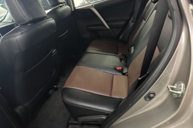 Used Toyota RAV4 2019 2.0L CVT Two-Wheel Drive Pioneer Edition China VI Standard Left Rear Seat