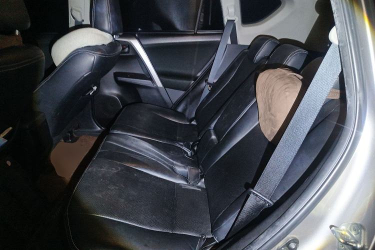 Used Toyota RAV4 2019 2.0L CVT Two-Wheel Drive Fashion X Limited Edition China VI Standard Left Rear Seat