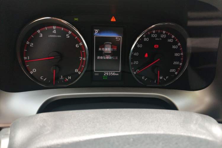 Used Toyota RAV4 2019 2.0L CVT Two-Wheel Drive Fashion X Limited Edition China VI Standard Odometer Close Up