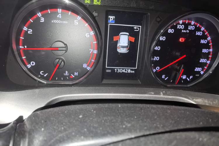 Used Toyota RAV4 2019 2.0L CVT Two-Wheel Drive Fashion X Limited Edition China VI Standard Odometer Close Up