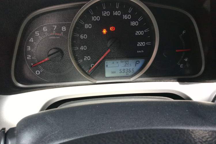 Used Toyota RAV4 2019 2.0L CVT Two-Wheel Drive Pioneer Edition China VI Standard Odometer Close Up