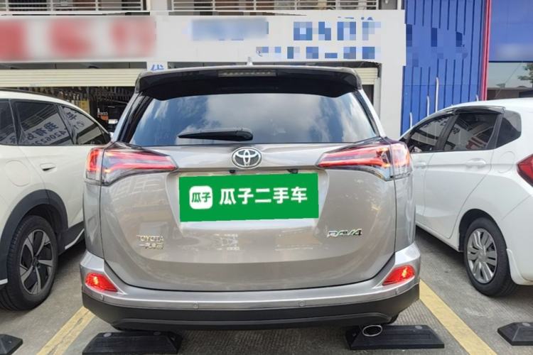 Used Toyota RAV4 2019 2.0L CVT Two-Wheel Drive Luxury Version China VI Standard Rear