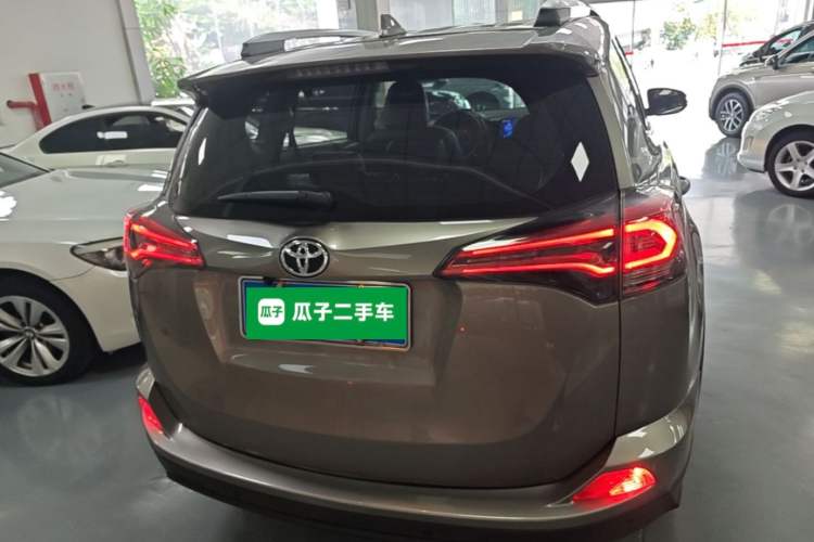 Used Toyota RAV4 2019 2.0L CVT Two-Wheel Drive Pioneer Edition China VI Standard Rear