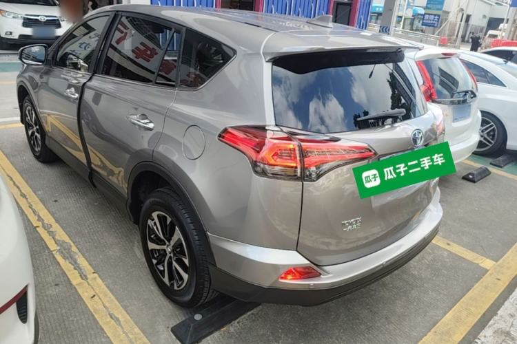 Used Toyota RAV4 2019 2.0L CVT Two-Wheel Drive Luxury Version China VI Standard Rear Left 45 Deg