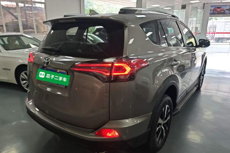 Used Toyota RAV4 2019 2.0L CVT Two-Wheel Drive Pioneer Edition China VI Standard Rear Right 45 Deg