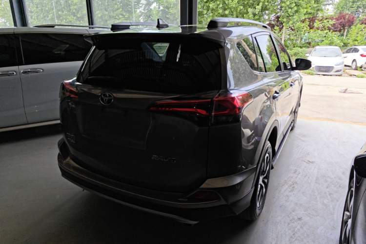 Used Toyota RAV4 2019 2.0L CVT Two-Wheel Drive ZhiShang Version China VI Standard Rear Right 45 Deg
