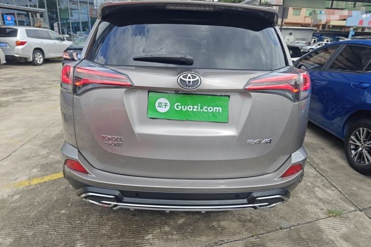 Used Toyota RAV4 2019 2.0L CVT Two-Wheel Drive Luxury Version China VI Standard Rear