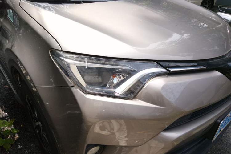 Used Toyota RAV4 2019 2.0L CVT Two-Wheel Drive Pioneer Edition China VI Standard Right Front Headlight