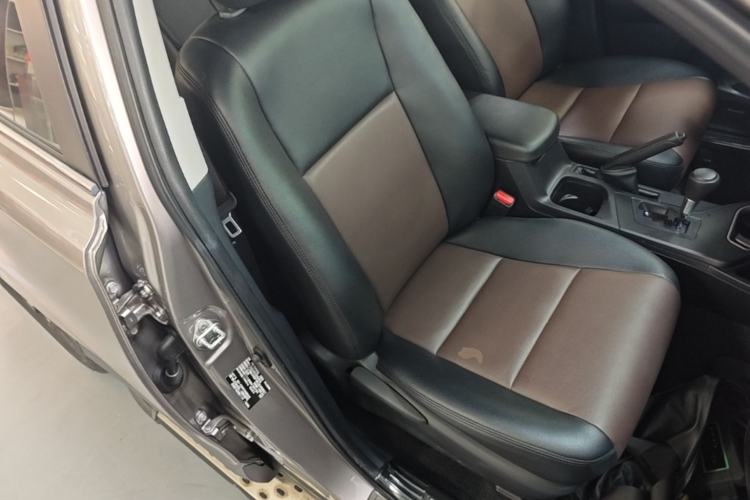 Used Toyota RAV4 2019 2.0L CVT Two-Wheel Drive Pioneer Edition China VI Standard Right Front Seat