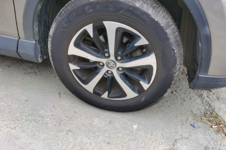 Used Toyota RAV4 2019 2.0L CVT Two-Wheel Drive Urban Edition China VI Standard Right Front Wheel Hub