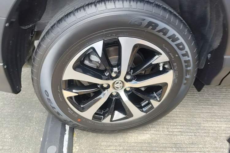 Used Toyota RAV4 2019 2.0L CVT Two-Wheel Drive Luxury Version China VI Standard Right Rear Wheel Hub