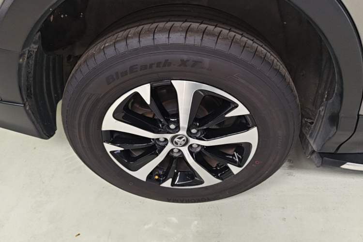 Used Toyota RAV4 2019 2.0L CVT Two-Wheel Drive Luxury Version China VI Standard Right Rear Wheel Hub