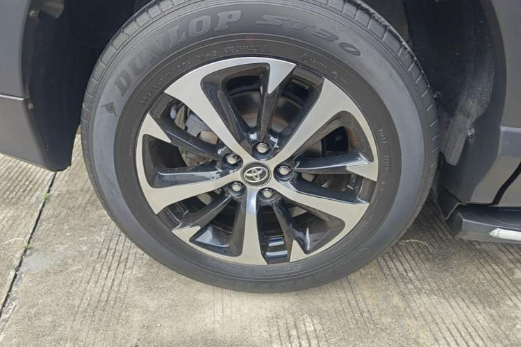 Used Toyota RAV4 2019 2.0L CVT Two-Wheel Drive Luxury Version China VI Standard Right Rear Wheel Hub