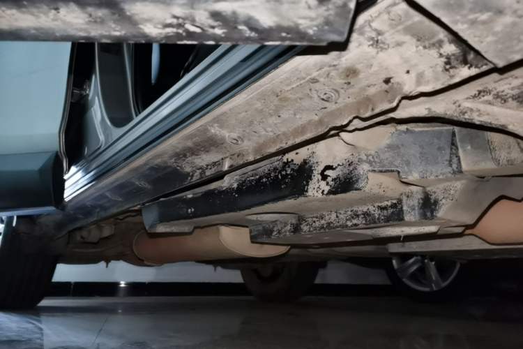 Used Toyota RAV4 2019 2.0L CVT Two-Wheel Drive Luxury Version China VI Standard Right Side Sill