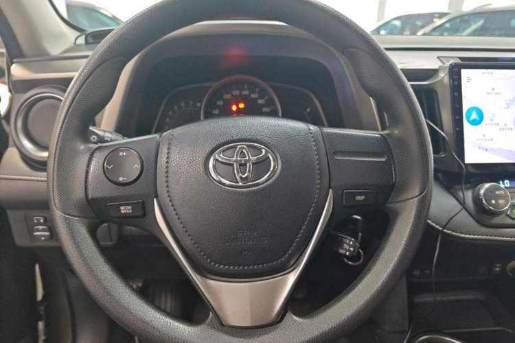 Used Toyota RAV4 2019 2.0L CVT Two-Wheel Drive Pioneer Edition China VI Standard Steering Wheel