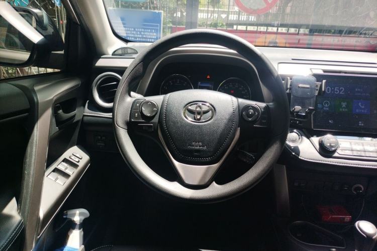 Used Toyota RAV4 2019 2.0L CVT Two-Wheel Drive Fashion X Limited Edition China VI Standard Steering Wheel