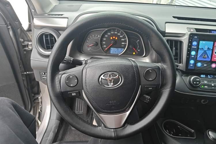 Used Toyota RAV4 2019 2.0L CVT Two-Wheel Drive Comfort Edition China VI Standard Steering Wheel