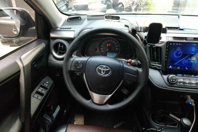 Used Toyota RAV4 2019 2.0L CVT Two-Wheel Drive Pioneer Edition China VI Standard Steering Wheel