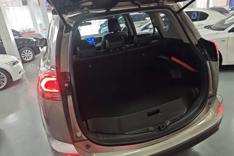 Used Toyota RAV4 2019 2.0L CVT Two-Wheel Drive Pioneer Edition China VI Standard Trunk