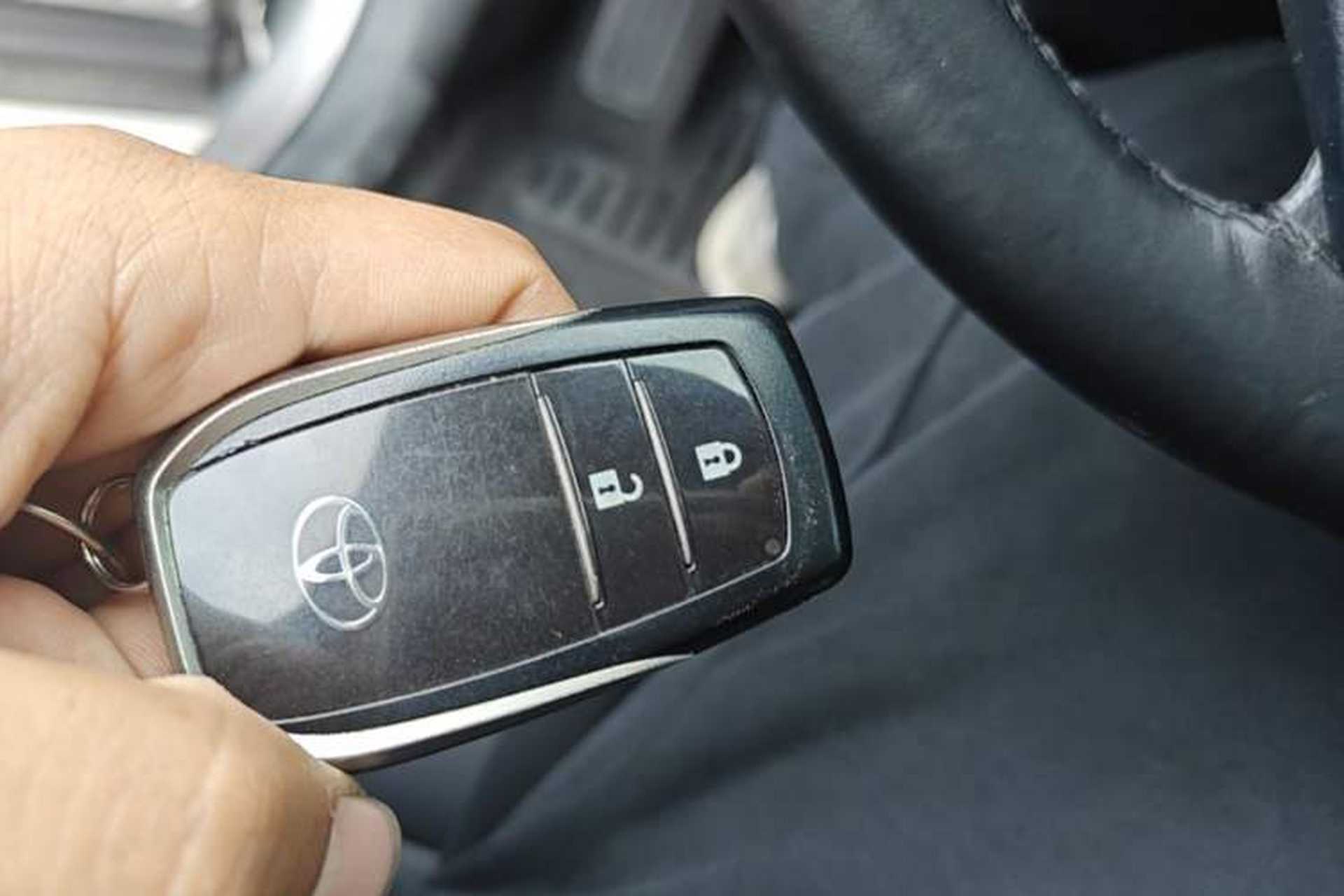 Used Toyota RAV4 2019 2.0L CVT Two-Wheel Drive Comfort Edition China VI Standard Vehicle Key