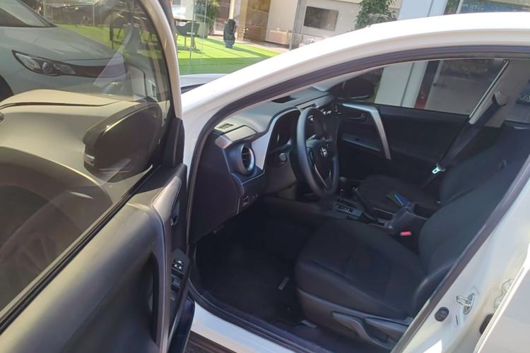 Used Toyota RAV4 2019 2.0L CVT Two-Wheel Drive Fashion X Limited Edition China VI Standard Driver Seat