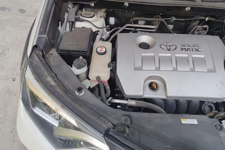 Used Toyota RAV4 2019 2.0L CVT Two-Wheel Drive Fashion X Limited Edition China VI Standard Engine Bay Right