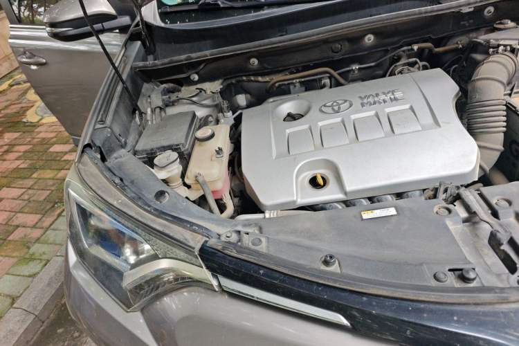 Used Toyota RAV4 2019 2.0L CVT Two-Wheel Drive Pioneer Edition China VI Standard Engine Bay Right
