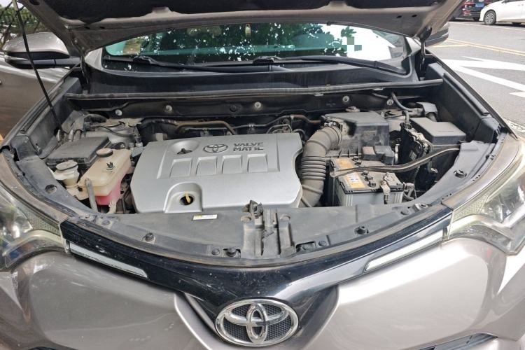 Used Toyota RAV4 2019 2.0L CVT Two-Wheel Drive Pioneer Edition China VI Standard Engine Bay