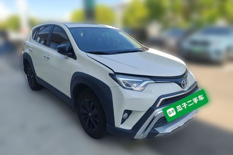 Used Toyota RAV4 2019 2.0L CVT Two-Wheel Drive Fashion X Limited Edition China VI Standard Front Right 45 Deg