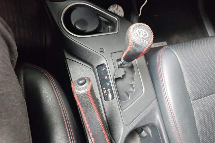 Used Toyota RAV4 2019 2.0L CVT Two-Wheel Drive Pioneer Edition China VI Standard Gear Lever