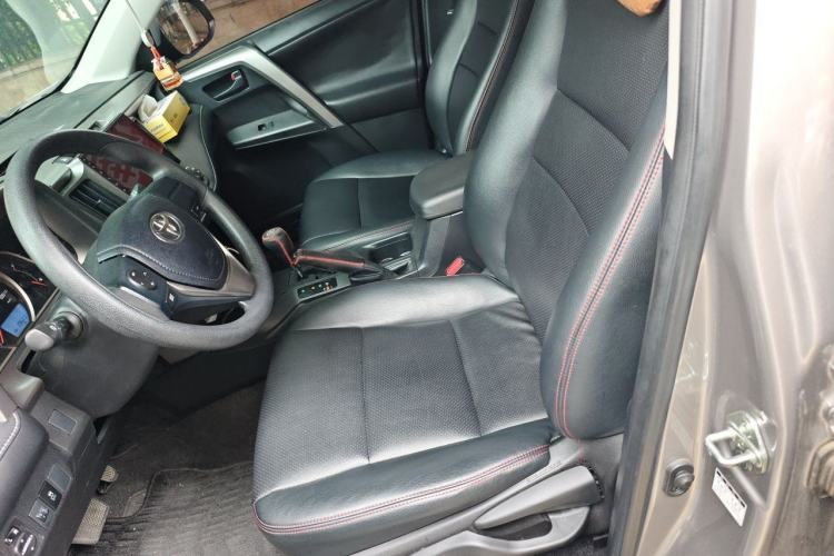 Used Toyota RAV4 2019 2.0L CVT Two-Wheel Drive Pioneer Edition China VI Standard Left Front Seat