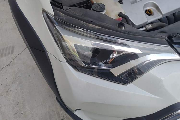 Used Toyota RAV4 2019 2.0L CVT Two-Wheel Drive Fashion X Limited Edition China VI Standard Right Front Headlight