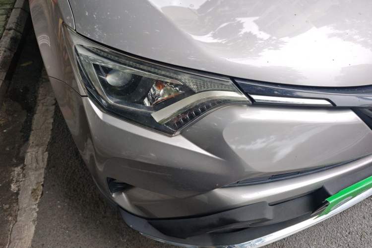 Used Toyota RAV4 2019 2.0L CVT Two-Wheel Drive Pioneer Edition China VI Standard Right Front Headlight