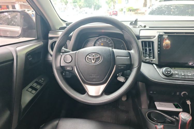 Used Toyota RAV4 2019 2.0L CVT Two-Wheel Drive Pioneer Edition China VI Standard Steering Wheel