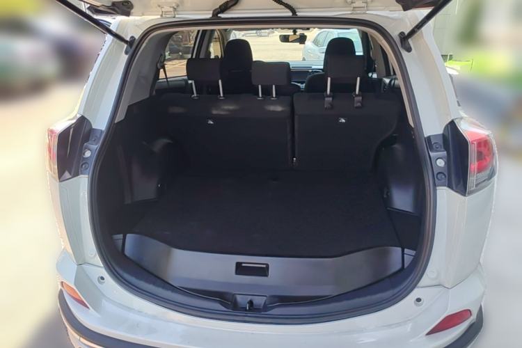 Used Toyota RAV4 2019 2.0L CVT Two-Wheel Drive Fashion X Limited Edition China VI Standard Trunk